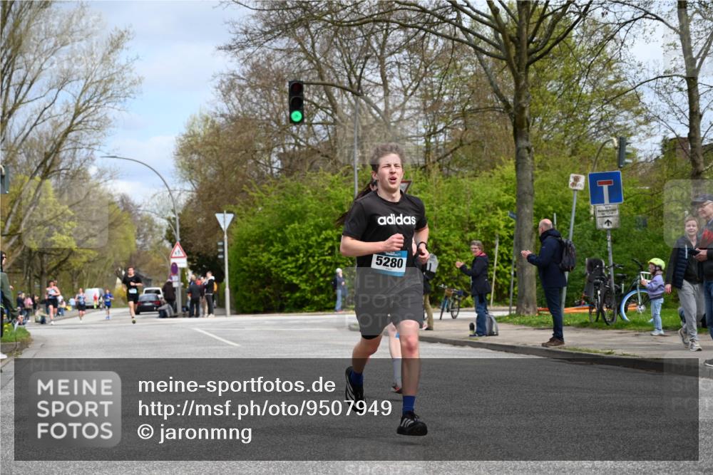 12.04.2026 - 45. Internationalen Wilhelmsburger Insellauf J. Mangold http://msf.ph/oto/9507949 12.04.2026 12:50:05 Ziel 5527, 4505, 5146, 5280, 5483, 2734, 5601, 5659, 5678 meine-sportfotos.de