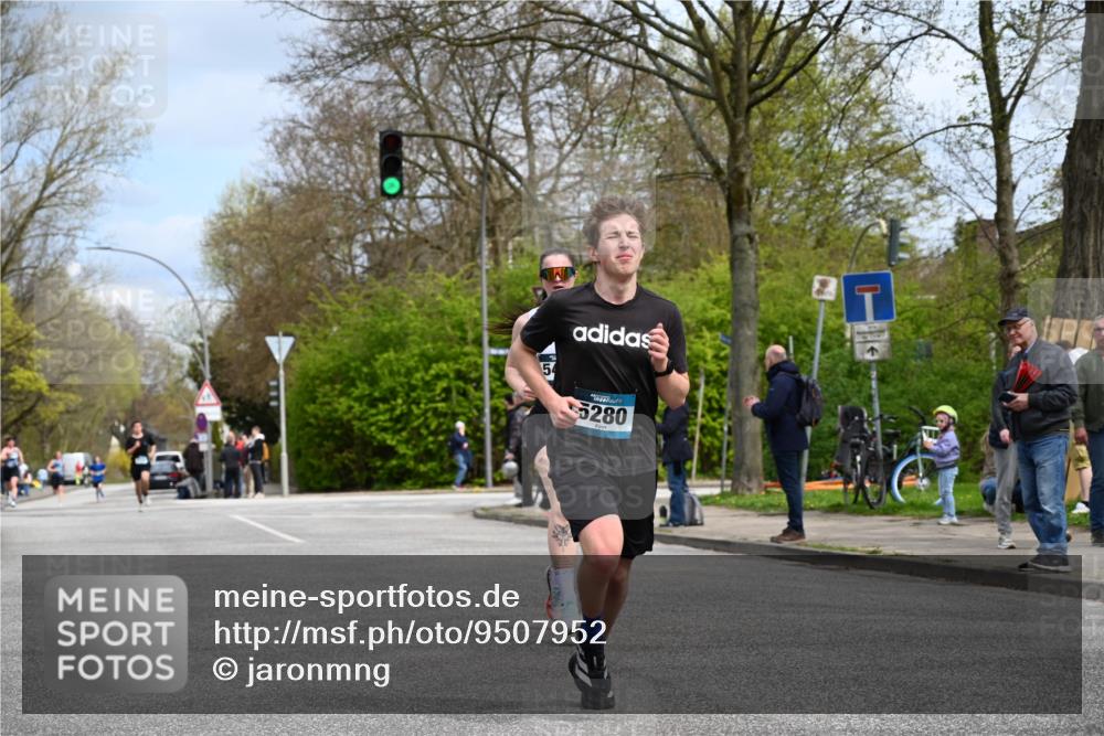 12.04.2026 - 45. Internationalen Wilhelmsburger Insellauf J. Mangold http://msf.ph/oto/9507952 12.04.2026 12:50:05 Ziel 5527, 4505, 5146, 5280, 5483, 2734, 5601, 5659, 5678 meine-sportfotos.de
