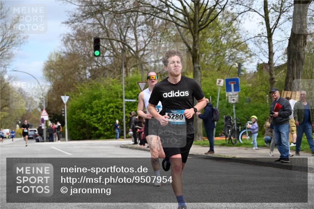 12.04.2026 - 45. Internationalen Wilhelmsburger Insellauf J. Mangold http://msf.ph/oto/9507954 12.04.2026 12:50:05 Ziel 5527, 4505, 5146, 5280, 5483, 2734, 5601, 5659, 5678 meine-sportfotos.de