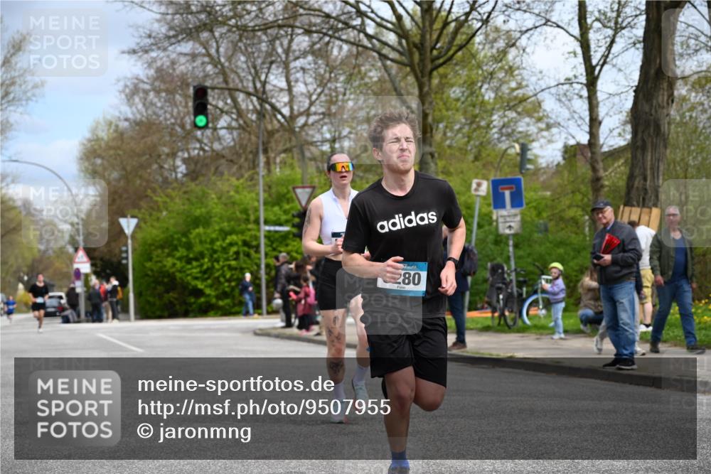 12.04.2026 - 45. Internationalen Wilhelmsburger Insellauf J. Mangold http://msf.ph/oto/9507955 12.04.2026 12:50:05 Ziel 5527, 4505, 5146, 5280, 5483, 2734, 5601, 5659, 5678 meine-sportfotos.de