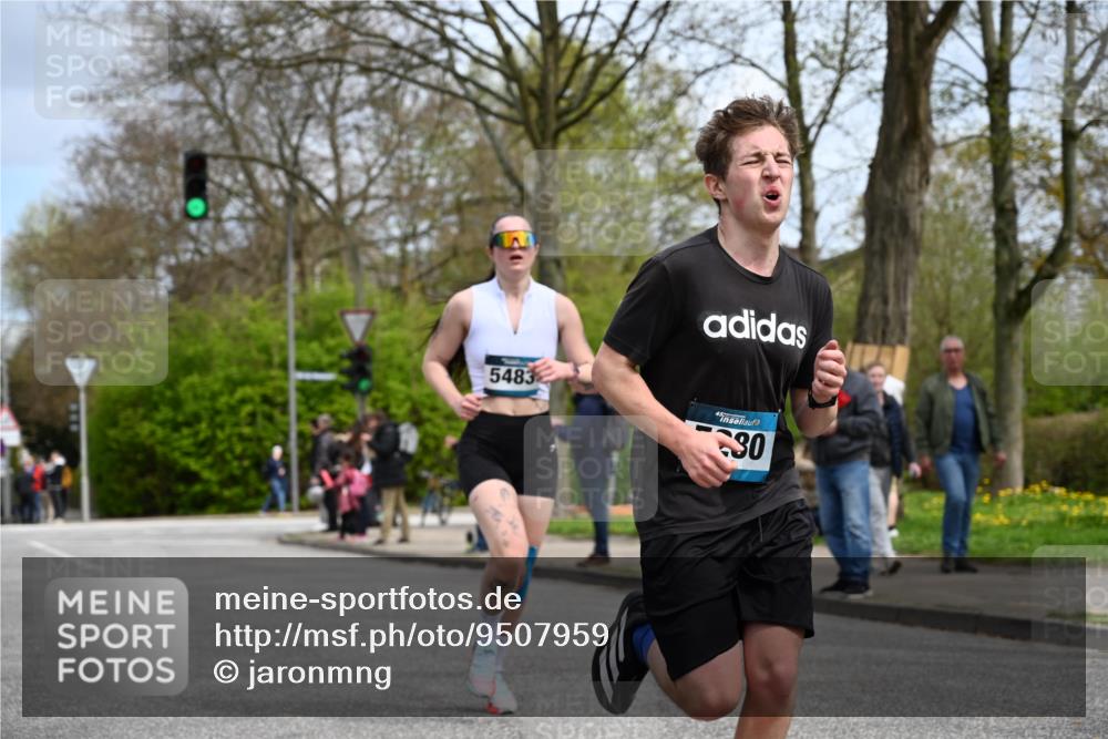 12.04.2026 - 45. Internationalen Wilhelmsburger Insellauf J. Mangold http://msf.ph/oto/9507959 12.04.2026 12:50:06 Ziel 5527, 4505, 5146, 5280, 5483, 2734, 5601, 5659, 5678 meine-sportfotos.de