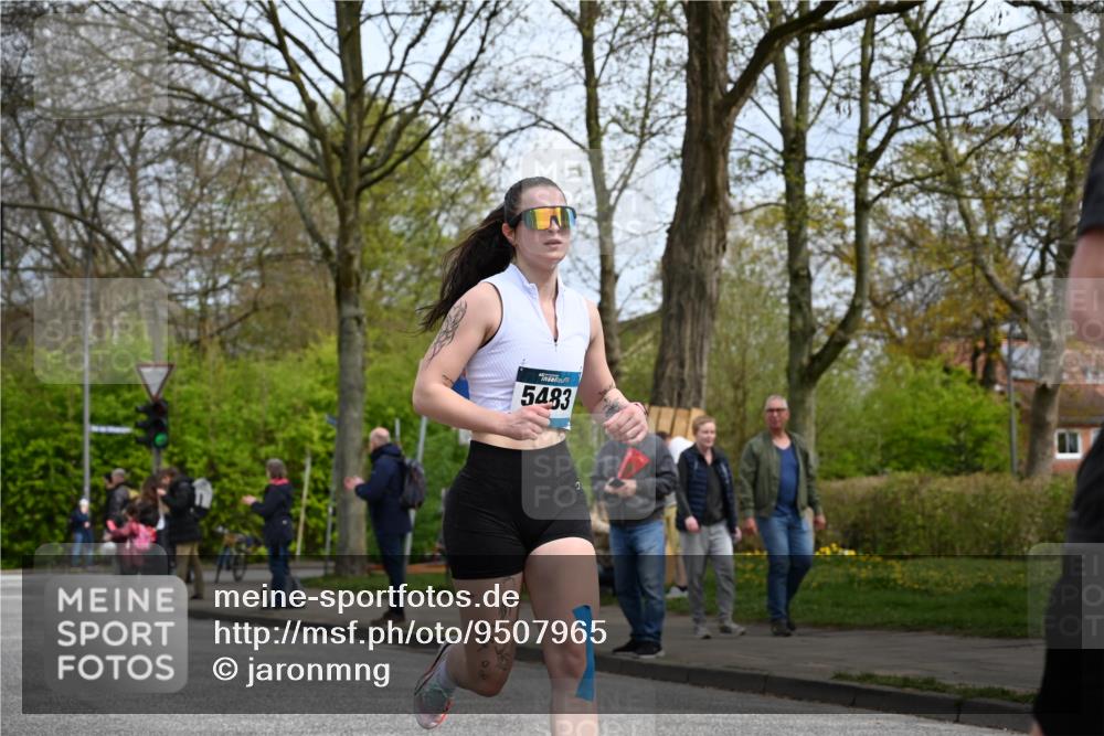 12.04.2026 - 45. Internationalen Wilhelmsburger Insellauf J. Mangold http://msf.ph/oto/9507965 12.04.2026 12:50:06 Ziel 5527, 4505, 5146, 5280, 5483, 2734, 5601, 5659, 5678 meine-sportfotos.de