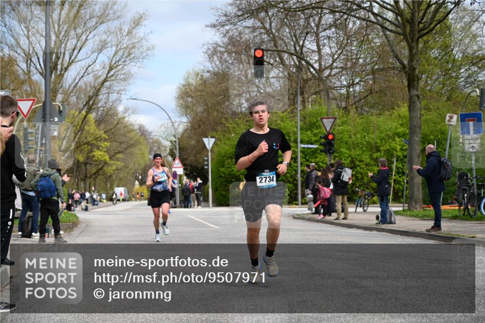 12.04.2026 - 45. Internationalen Wilhelmsburger Insellauf J. Mangold http://msf.ph/oto/9507971 12.04.2026 12:50:13 Ziel 5280, 5483, 2734, 5601, 5659, 5678, 5678, 5530, 5825 meine-sportfotos.de
