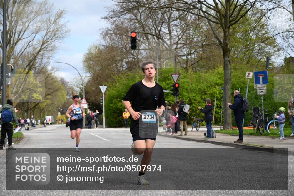 12.04.2026 - 45. Internationalen Wilhelmsburger Insellauf J. Mangold http://msf.ph/oto/9507974 12.04.2026 12:50:13 Ziel 5280, 5483, 2734, 5601, 5659, 5678, 5678, 5530, 5825 meine-sportfotos.de