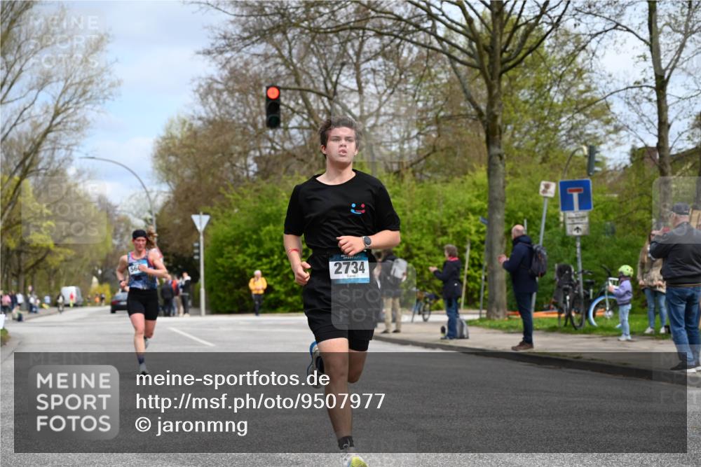 12.04.2026 - 45. Internationalen Wilhelmsburger Insellauf J. Mangold http://msf.ph/oto/9507977 12.04.2026 12:50:13 Ziel 5280, 5483, 2734, 5601, 5659, 5678, 5678, 5530, 5825 meine-sportfotos.de