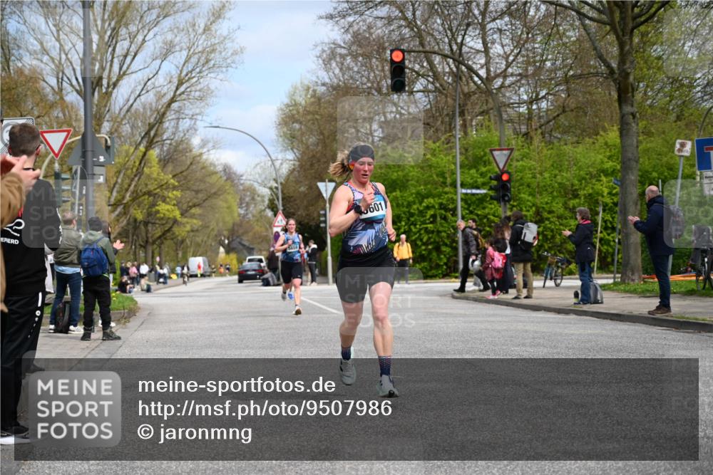 12.04.2026 - 45. Internationalen Wilhelmsburger Insellauf J. Mangold http://msf.ph/oto/9507986 12.04.2026 12:50:15 Ziel 5280, 5483, 2734, 5601, 5659, 5678, 5530, 5825, 5411 meine-sportfotos.de