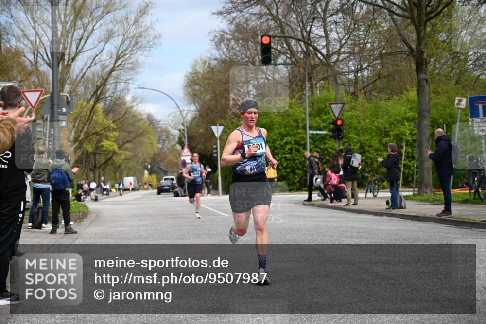 12.04.2026 - 45. Internationalen Wilhelmsburger Insellauf J. Mangold http://msf.ph/oto/9507987 12.04.2026 12:50:15 Ziel 5280, 5483, 2734, 5601, 5659, 5678, 5530, 5825, 5411 meine-sportfotos.de