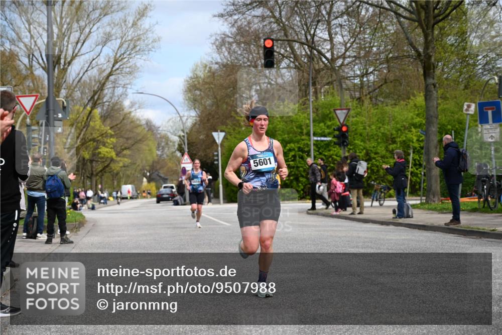 12.04.2026 - 45. Internationalen Wilhelmsburger Insellauf J. Mangold http://msf.ph/oto/9507988 12.04.2026 12:50:15 Ziel 5280, 5483, 2734, 5601, 5659, 5678, 5530, 5825, 5411 meine-sportfotos.de