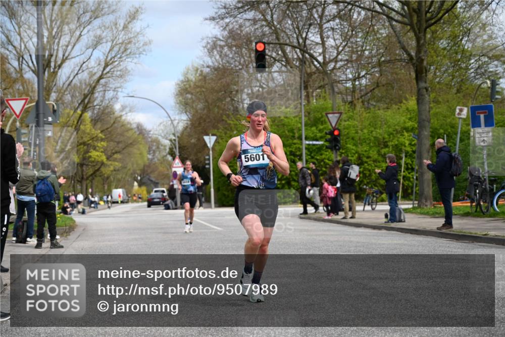 12.04.2026 - 45. Internationalen Wilhelmsburger Insellauf J. Mangold http://msf.ph/oto/9507989 12.04.2026 12:50:15 Ziel 5280, 5483, 2734, 5601, 5659, 5678, 5530, 5825, 5411 meine-sportfotos.de