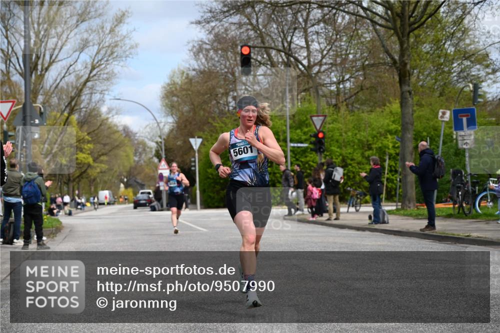 12.04.2026 - 45. Internationalen Wilhelmsburger Insellauf J. Mangold http://msf.ph/oto/9507990 12.04.2026 12:50:15 Ziel 5280, 5483, 2734, 5601, 5659, 5678, 5530, 5825, 5411 meine-sportfotos.de