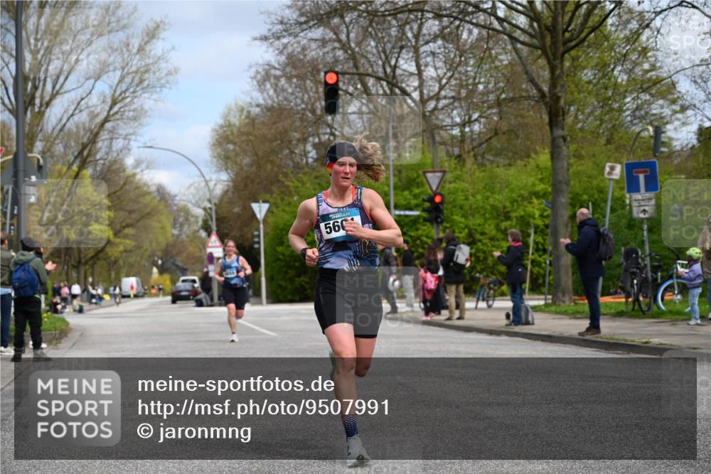 12.04.2026 - 45. Internationalen Wilhelmsburger Insellauf J. Mangold http://msf.ph/oto/9507991 12.04.2026 12:50:15 Ziel 5280, 5483, 2734, 5601, 5659, 5678, 5530, 5825, 5411 meine-sportfotos.de