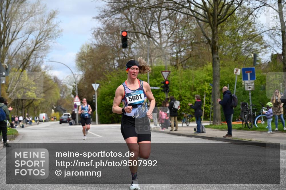 12.04.2026 - 45. Internationalen Wilhelmsburger Insellauf J. Mangold http://msf.ph/oto/9507992 12.04.2026 12:50:16 Ziel 5280, 5483, 2734, 5601, 5659, 5678, 5530, 5825, 5411 meine-sportfotos.de