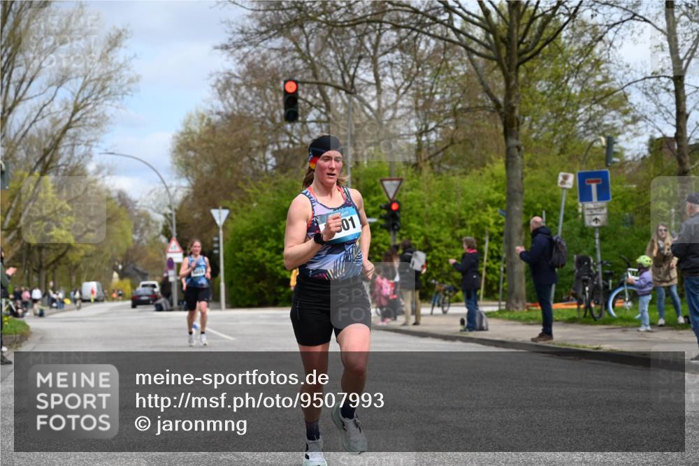 12.04.2026 - 45. Internationalen Wilhelmsburger Insellauf J. Mangold http://msf.ph/oto/9507993 12.04.2026 12:50:16 Ziel 5280, 5483, 2734, 5601, 5659, 5678, 5530, 5825, 5411 meine-sportfotos.de