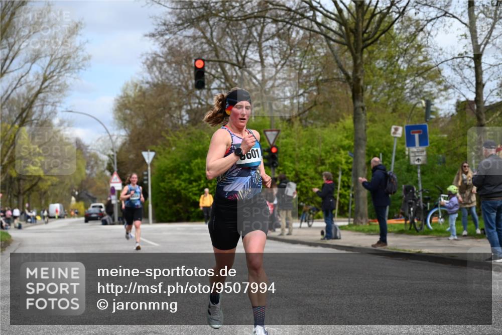 12.04.2026 - 45. Internationalen Wilhelmsburger Insellauf J. Mangold http://msf.ph/oto/9507994 12.04.2026 12:50:16 Ziel 5280, 5483, 2734, 5601, 5659, 5678, 5530, 5825, 5411 meine-sportfotos.de