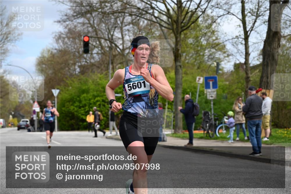 12.04.2026 - 45. Internationalen Wilhelmsburger Insellauf J. Mangold http://msf.ph/oto/9507998 12.04.2026 12:50:16 Ziel 5280, 5483, 2734, 5601, 5659, 5678, 5530, 5825, 5411 meine-sportfotos.de