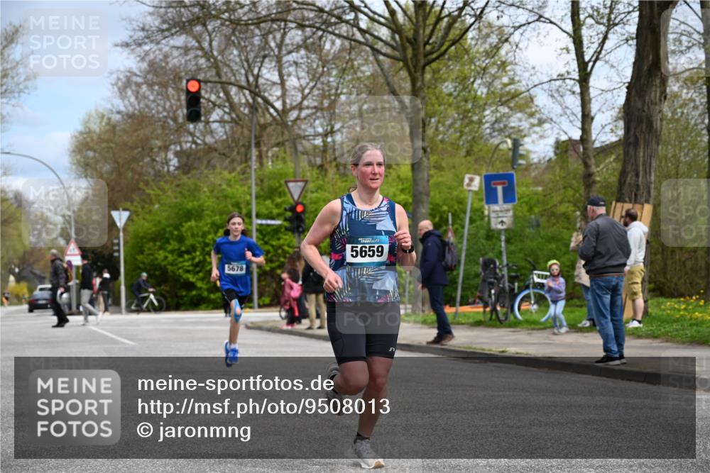 12.04.2026 - 45. Internationalen Wilhelmsburger Insellauf J. Mangold http://msf.ph/oto/9508013 12.04.2026 12:50:19 Ziel 5280, 5483, 2734, 5601, 5659, 5678, 5530, 5825, 5411 meine-sportfotos.de