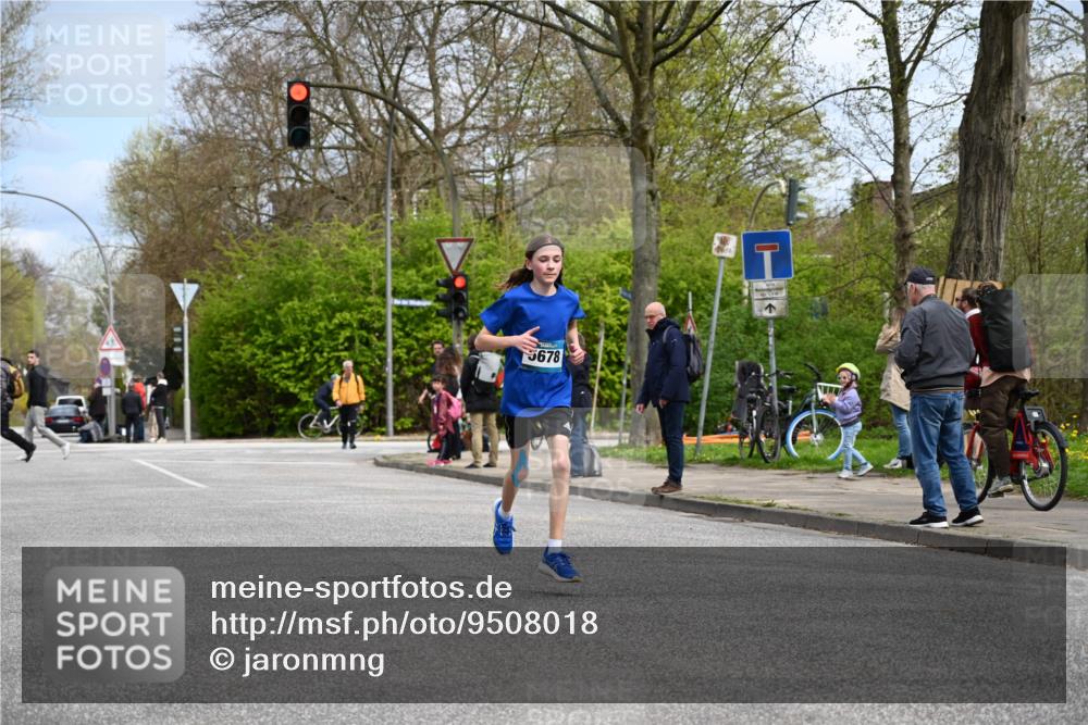 12.04.2026 - 45. Internationalen Wilhelmsburger Insellauf J. Mangold http://msf.ph/oto/9508018 12.04.2026 12:50:20 Ziel 5483, 2734, 5601, 5659, 5678, 5530, 5825, 5411 meine-sportfotos.de