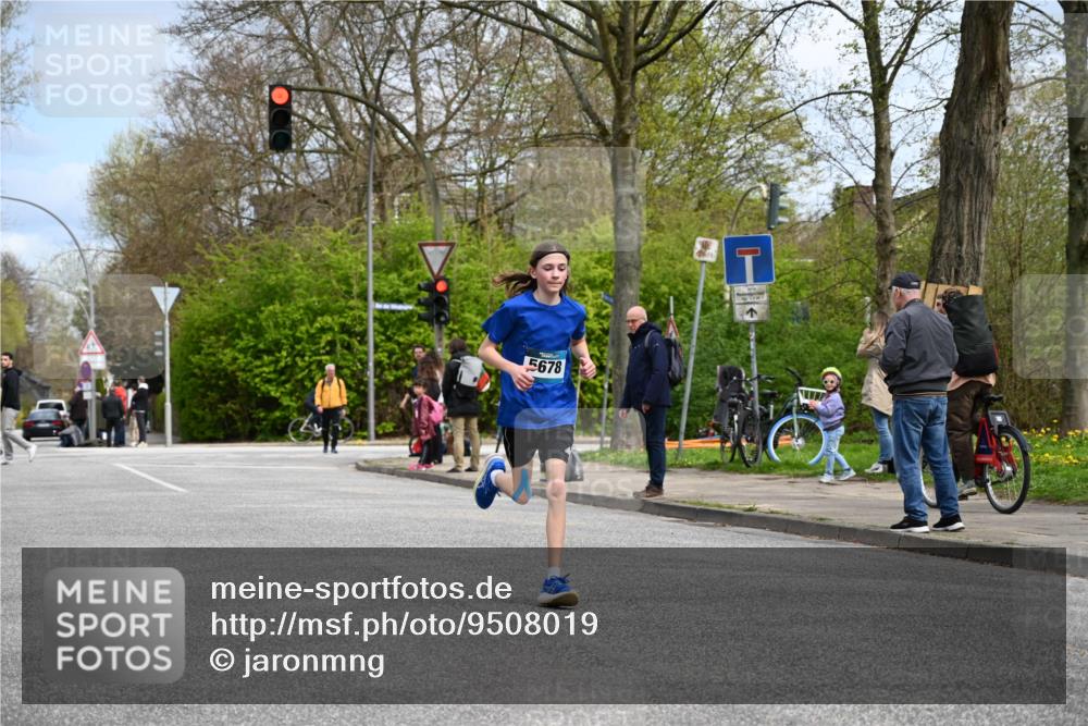 12.04.2026 - 45. Internationalen Wilhelmsburger Insellauf J. Mangold http://msf.ph/oto/9508019 12.04.2026 12:50:20 Ziel 5483, 2734, 5601, 5659, 5678, 5530, 5825, 5411 meine-sportfotos.de