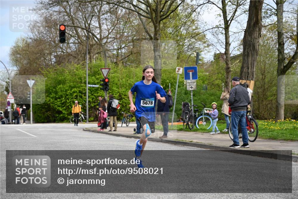 12.04.2026 - 45. Internationalen Wilhelmsburger Insellauf J. Mangold http://msf.ph/oto/9508021 12.04.2026 12:50:20 Ziel 5483, 2734, 5601, 5659, 5678, 5530, 5825, 5411 meine-sportfotos.de