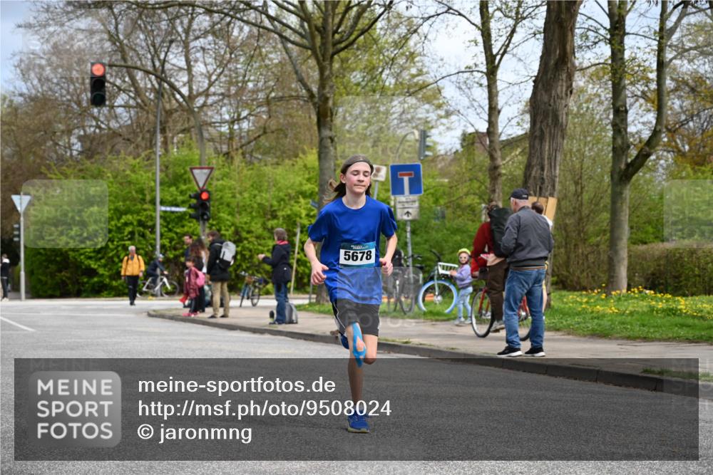 12.04.2026 - 45. Internationalen Wilhelmsburger Insellauf J. Mangold http://msf.ph/oto/9508024 12.04.2026 12:50:21 Ziel 5483, 2734, 5601, 5659, 5678, 5530, 5825, 5411 meine-sportfotos.de