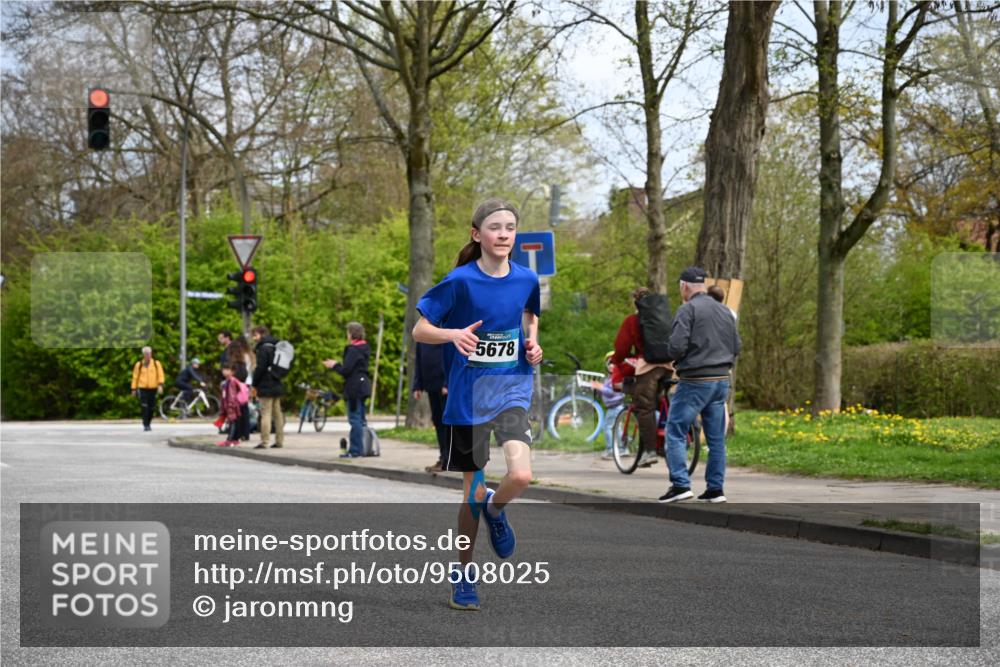 12.04.2026 - 45. Internationalen Wilhelmsburger Insellauf J. Mangold http://msf.ph/oto/9508025 12.04.2026 12:50:21 Ziel 5483, 2734, 5601, 5659, 5678, 5530, 5825, 5411 meine-sportfotos.de