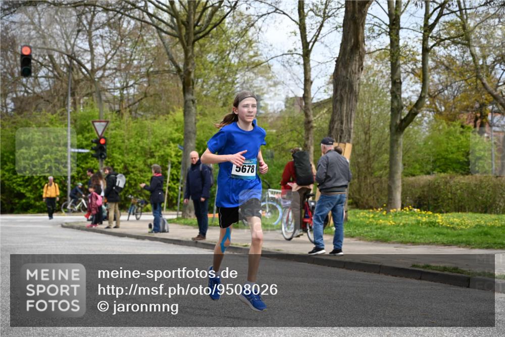 12.04.2026 - 45. Internationalen Wilhelmsburger Insellauf J. Mangold http://msf.ph/oto/9508026 12.04.2026 12:50:21 Ziel 5483, 2734, 5601, 5659, 5678, 5530, 5825, 5411 meine-sportfotos.de