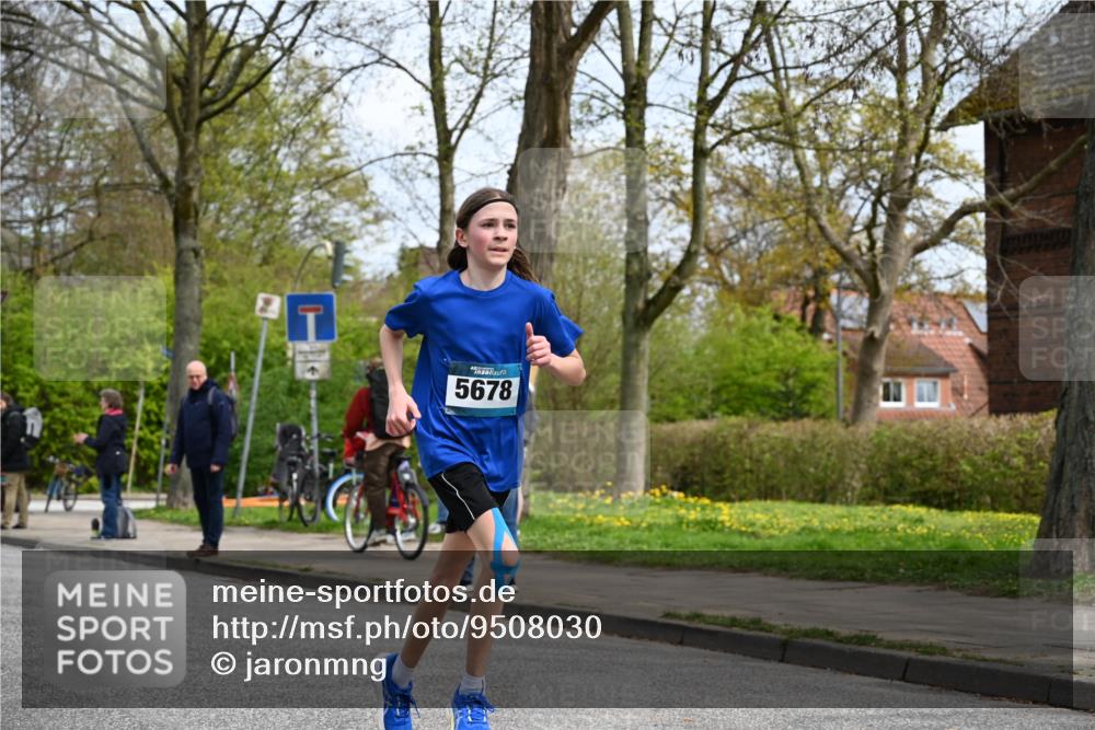 12.04.2026 - 45. Internationalen Wilhelmsburger Insellauf J. Mangold http://msf.ph/oto/9508030 12.04.2026 12:50:21 Ziel 5483, 2734, 5601, 5659, 5678, 5530, 5825, 5411 meine-sportfotos.de