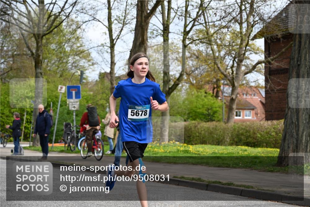 12.04.2026 - 45. Internationalen Wilhelmsburger Insellauf J. Mangold http://msf.ph/oto/9508031 12.04.2026 12:50:21 Ziel 5483, 2734, 5601, 5659, 5678, 5530, 5825, 5411 meine-sportfotos.de