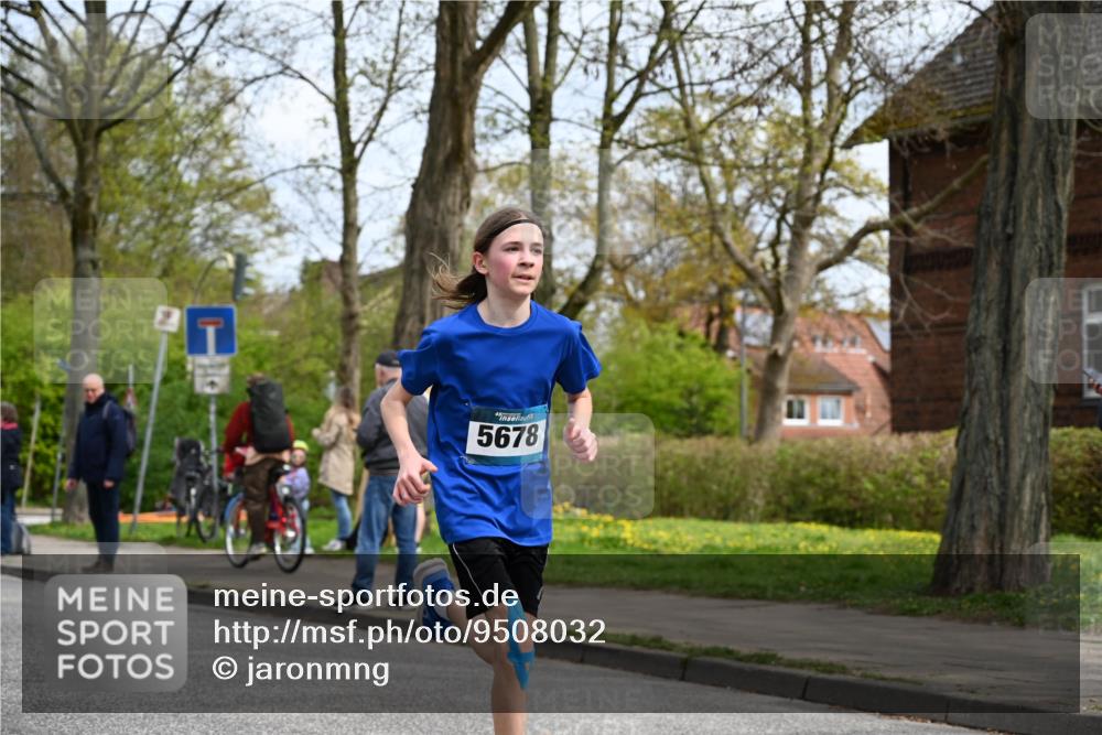 12.04.2026 - 45. Internationalen Wilhelmsburger Insellauf J. Mangold http://msf.ph/oto/9508032 12.04.2026 12:50:21 Ziel 5483, 2734, 5601, 5659, 5678, 5530, 5825, 5411 meine-sportfotos.de