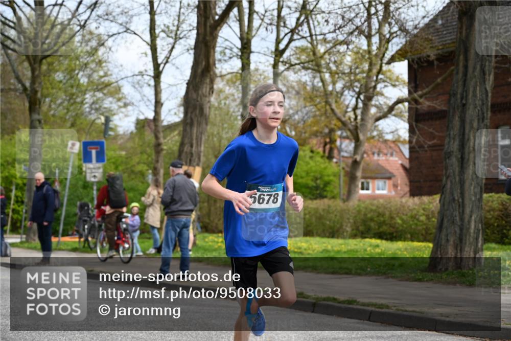 12.04.2026 - 45. Internationalen Wilhelmsburger Insellauf J. Mangold http://msf.ph/oto/9508033 12.04.2026 12:50:21 Ziel 5483, 2734, 5601, 5659, 5678, 5530, 5825, 5411 meine-sportfotos.de