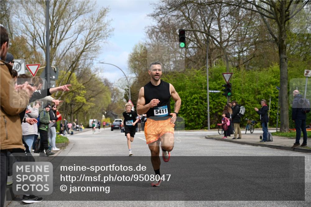 12.04.2026 - 45. Internationalen Wilhelmsburger Insellauf J. Mangold http://msf.ph/oto/9508047 12.04.2026 12:50:51 Ziel 5530, 5825, 5411, 4282, 3982, 3925, 5595, 2959, 5860 meine-sportfotos.de