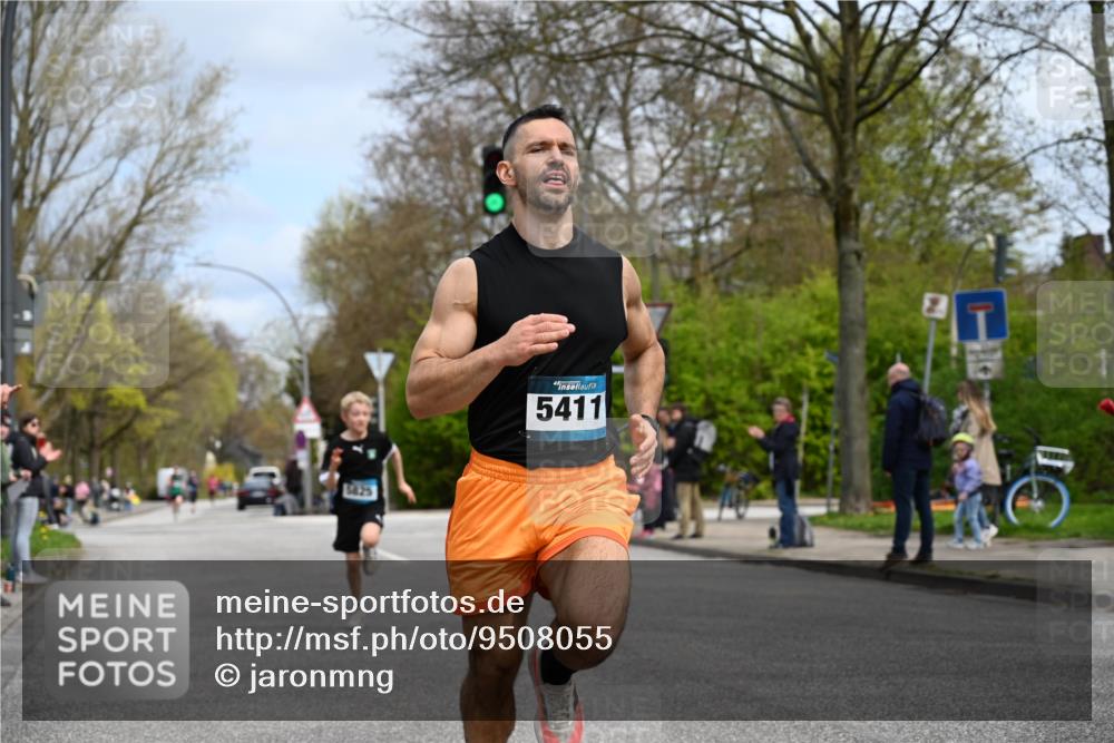 12.04.2026 - 45. Internationalen Wilhelmsburger Insellauf J. Mangold http://msf.ph/oto/9508055 12.04.2026 12:50:52 Ziel 5530, 5825, 5411, 4282, 3982, 3925, 5595, 2959, 5860 meine-sportfotos.de