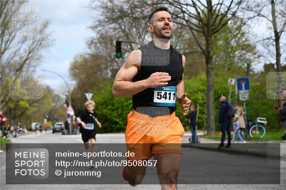 12.04.2026 - 45. Internationalen Wilhelmsburger Insellauf J. Mangold http://msf.ph/oto/9508057 12.04.2026 12:50:52 Ziel 5530, 5825, 5411, 4282, 3982, 3925, 5595, 2959, 5860 meine-sportfotos.de
