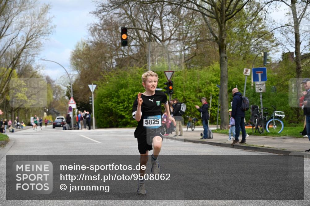 12.04.2026 - 45. Internationalen Wilhelmsburger Insellauf J. Mangold http://msf.ph/oto/9508062 12.04.2026 12:50:53 Ziel 5530, 5825, 5411, 4282, 3982, 3925, 5595, 2959, 5860 meine-sportfotos.de