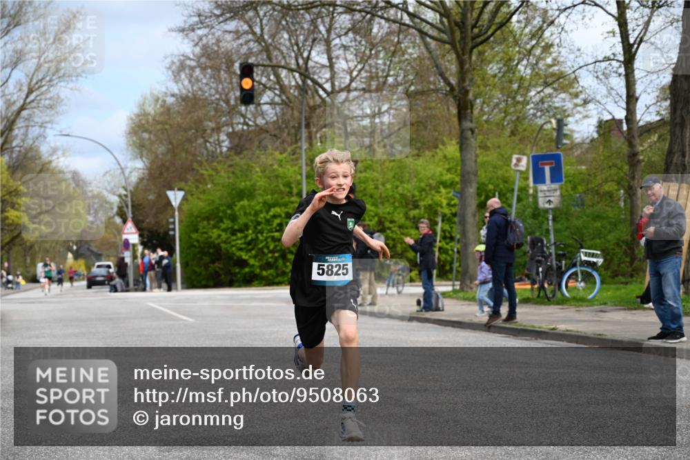 12.04.2026 - 45. Internationalen Wilhelmsburger Insellauf J. Mangold http://msf.ph/oto/9508063 12.04.2026 12:50:53 Ziel 5530, 5825, 5411, 4282, 3982, 3925, 5595, 2959, 5860 meine-sportfotos.de