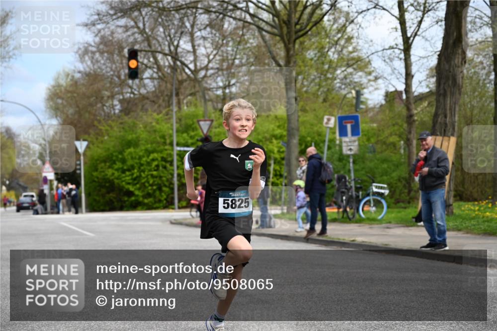 12.04.2026 - 45. Internationalen Wilhelmsburger Insellauf J. Mangold http://msf.ph/oto/9508065 12.04.2026 12:50:53 Ziel 5530, 5825, 5411, 4282, 3982, 3925, 5595, 2959, 5860 meine-sportfotos.de