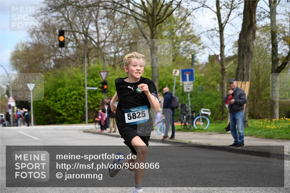 12.04.2026 - 45. Internationalen Wilhelmsburger Insellauf J. Mangold http://msf.ph/oto/9508066 12.04.2026 12:50:53 Ziel 5530, 5825, 5411, 4282, 3982, 3925, 5595, 2959, 5860 meine-sportfotos.de