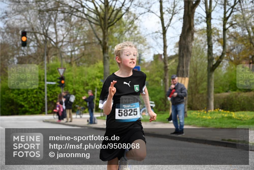 12.04.2026 - 45. Internationalen Wilhelmsburger Insellauf J. Mangold http://msf.ph/oto/9508068 12.04.2026 12:50:54 Ziel 5530, 5825, 5411, 4282, 3982, 3925, 5595, 2959, 5860 meine-sportfotos.de