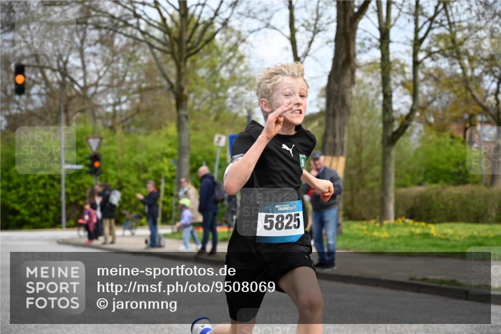 12.04.2026 - 45. Internationalen Wilhelmsburger Insellauf J. Mangold http://msf.ph/oto/9508069 12.04.2026 12:50:54 Ziel 5530, 5825, 5411, 4282, 3982, 3925, 5595, 2959, 5860 meine-sportfotos.de