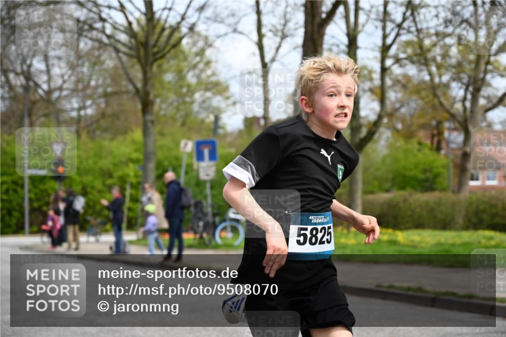 12.04.2026 - 45. Internationalen Wilhelmsburger Insellauf J. Mangold http://msf.ph/oto/9508070 12.04.2026 12:50:54 Ziel 5530, 5825, 5411, 4282, 3982, 3925, 5595, 2959, 5860 meine-sportfotos.de