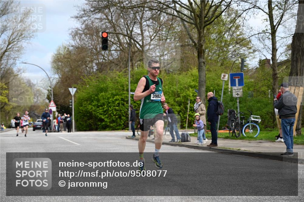 12.04.2026 - 45. Internationalen Wilhelmsburger Insellauf J. Mangold http://msf.ph/oto/9508077 12.04.2026 12:51:07 Ziel 4282, 3982, 3925, 5595, 5595, 2959, 5860, 4110, 5307 meine-sportfotos.de