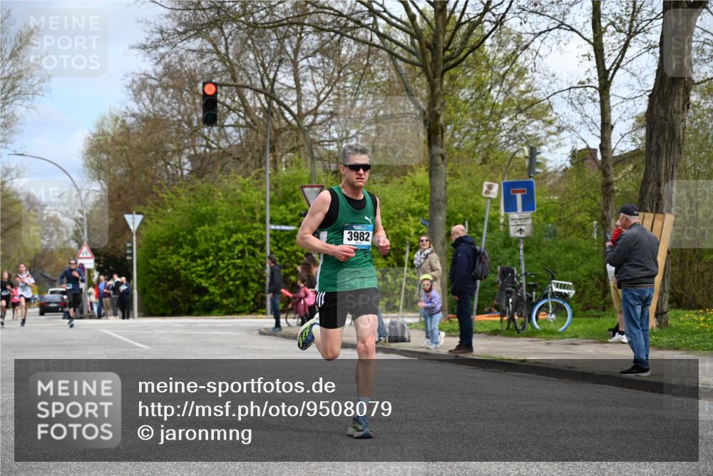12.04.2026 - 45. Internationalen Wilhelmsburger Insellauf J. Mangold http://msf.ph/oto/9508079 12.04.2026 12:51:07 Ziel 4282, 3982, 3925, 5595, 5595, 2959, 5860, 4110, 5307 meine-sportfotos.de