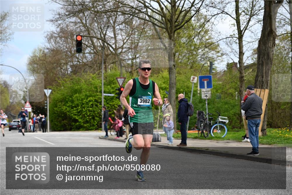 12.04.2026 - 45. Internationalen Wilhelmsburger Insellauf J. Mangold http://msf.ph/oto/9508080 12.04.2026 12:51:07 Ziel 4282, 3982, 3925, 5595, 5595, 2959, 5860, 4110, 5307 meine-sportfotos.de