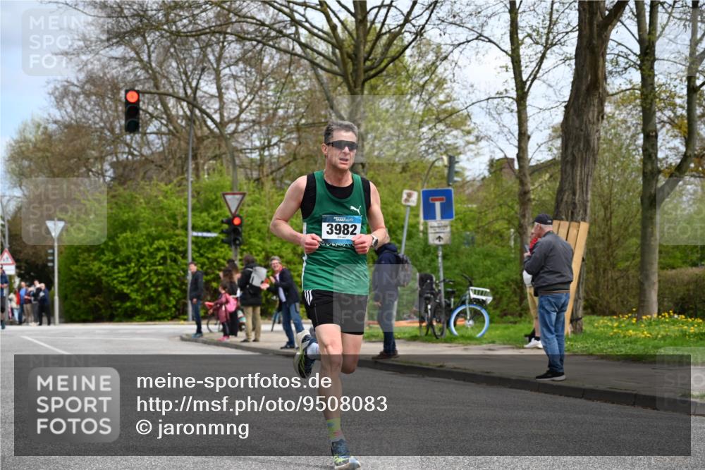 12.04.2026 - 45. Internationalen Wilhelmsburger Insellauf J. Mangold http://msf.ph/oto/9508083 12.04.2026 12:51:07 Ziel 4282, 3982, 3925, 5595, 5595, 2959, 5860, 4110, 5307 meine-sportfotos.de