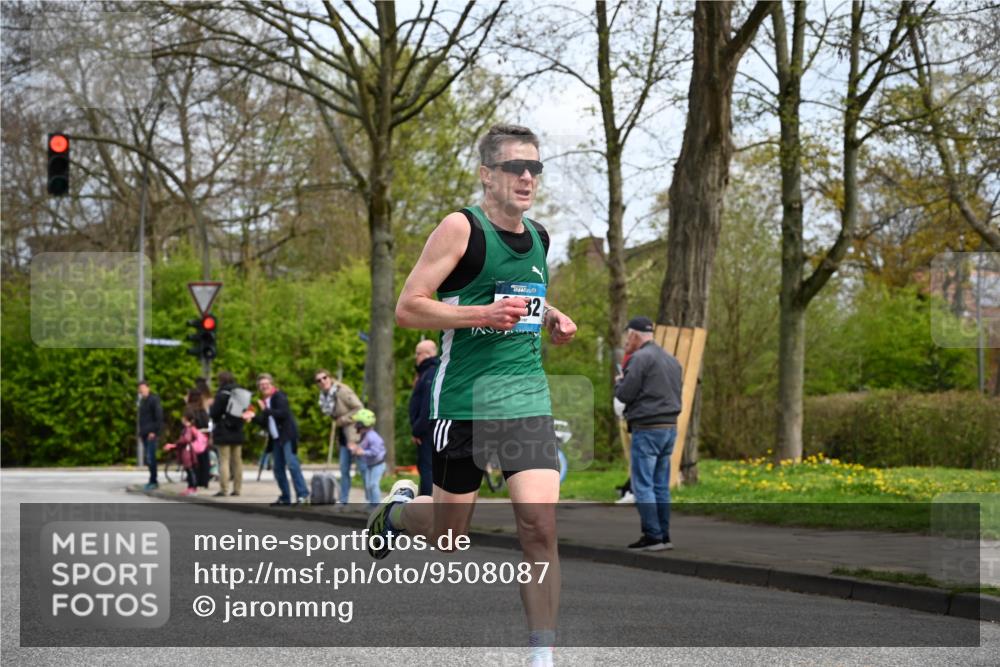12.04.2026 - 45. Internationalen Wilhelmsburger Insellauf J. Mangold http://msf.ph/oto/9508087 12.04.2026 12:51:08 Ziel 4282, 3982, 3925, 5595, 2959, 5860, 4110, 5307, 5809 meine-sportfotos.de