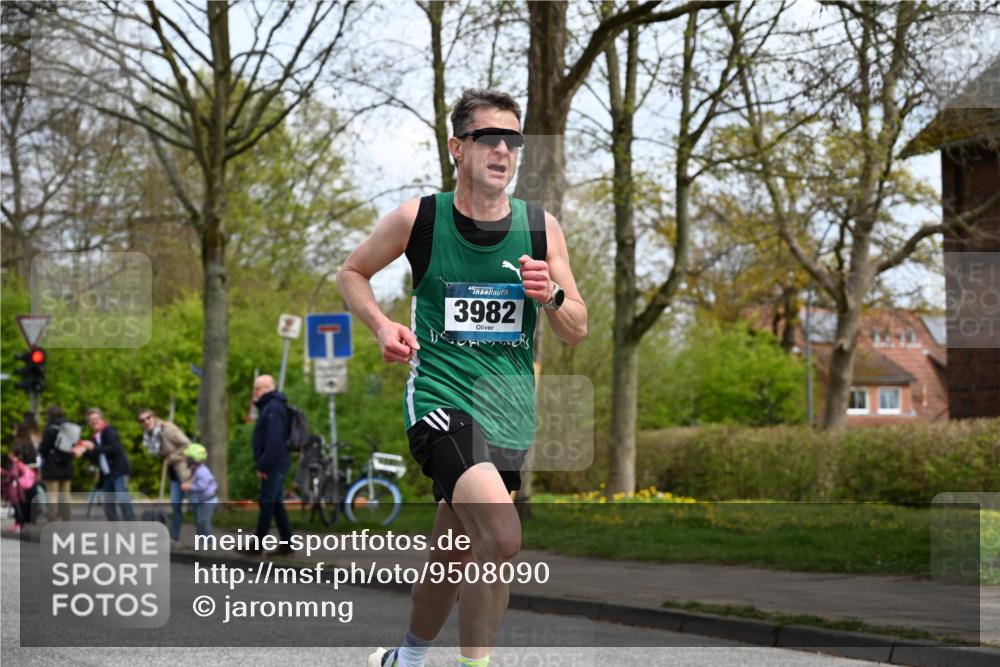 12.04.2026 - 45. Internationalen Wilhelmsburger Insellauf J. Mangold http://msf.ph/oto/9508090 12.04.2026 12:51:08 Ziel 4282, 3982, 3925, 5595, 2959, 5860, 4110, 5307, 5809 meine-sportfotos.de