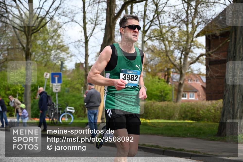 12.04.2026 - 45. Internationalen Wilhelmsburger Insellauf J. Mangold http://msf.ph/oto/9508092 12.04.2026 12:51:08 Ziel 4282, 3982, 3925, 5595, 2959, 5860, 4110, 5307, 5809 meine-sportfotos.de