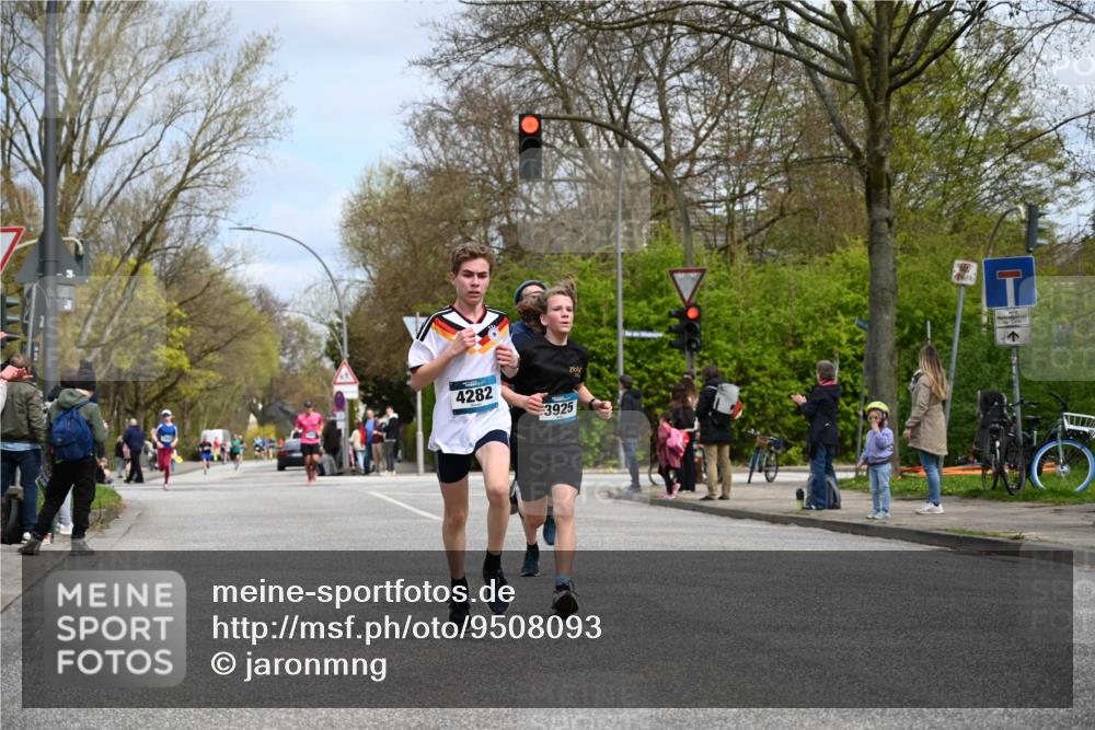 12.04.2026 - 45. Internationalen Wilhelmsburger Insellauf J. Mangold http://msf.ph/oto/9508093 12.04.2026 12:51:13 Ziel 4282, 3982, 3925, 5595, 2959, 2959, 5860, 4110, 5307, 5809, 5326, 2787, 5627 meine-sportfotos.de