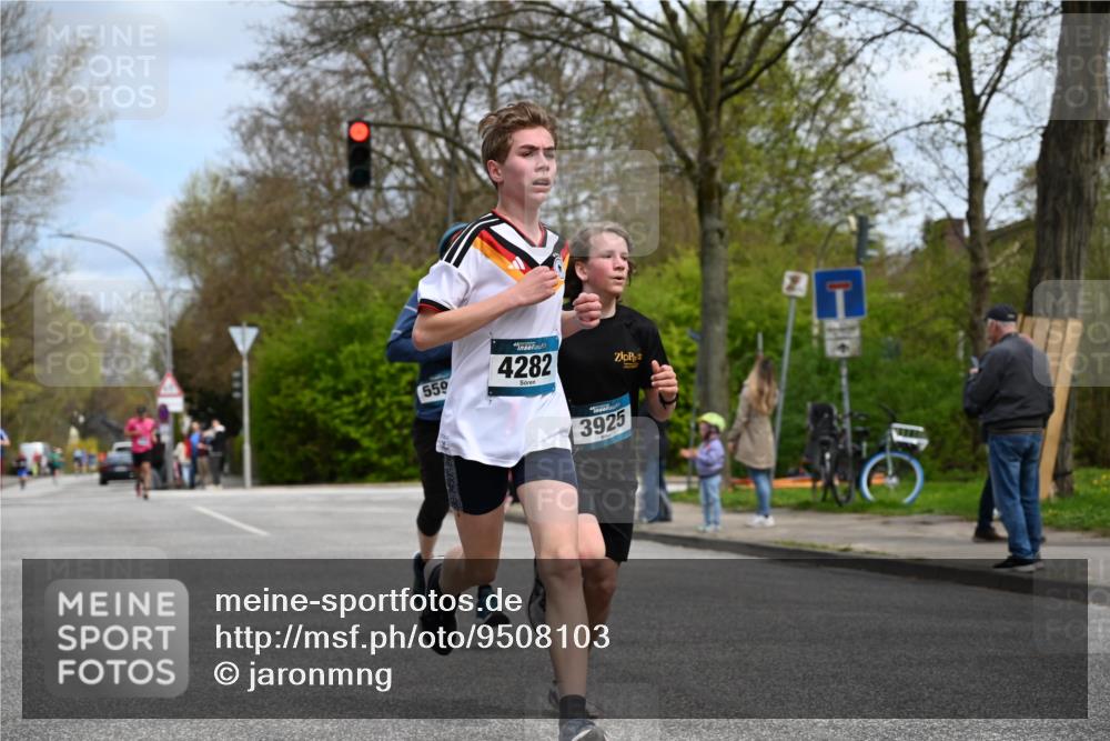 12.04.2026 - 45. Internationalen Wilhelmsburger Insellauf J. Mangold http://msf.ph/oto/9508103 12.04.2026 12:51:14 Ziel 4282, 3982, 3925, 5595, 2959, 5860, 4110, 5307, 5809, 5326, 2787, 5627 meine-sportfotos.de