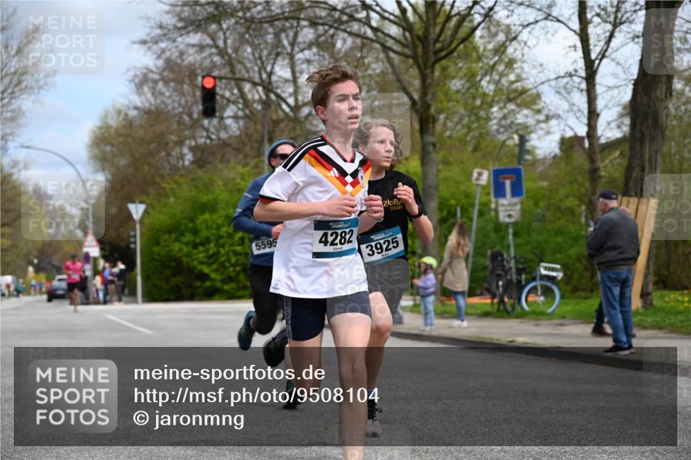 12.04.2026 - 45. Internationalen Wilhelmsburger Insellauf J. Mangold http://msf.ph/oto/9508104 12.04.2026 12:51:14 Ziel 4282, 3982, 3925, 5595, 2959, 5860, 4110, 5307, 5809, 5326, 2787, 5627 meine-sportfotos.de